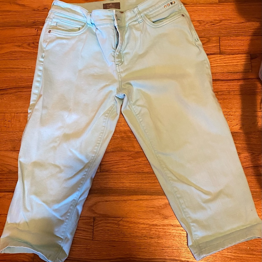 SO SLIMMING by Chico’s capris. Mint green , size 2 (Chico’s sizing)